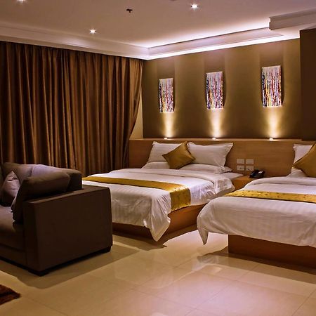 Dela Chambre Hotel Манила Екстериор снимка