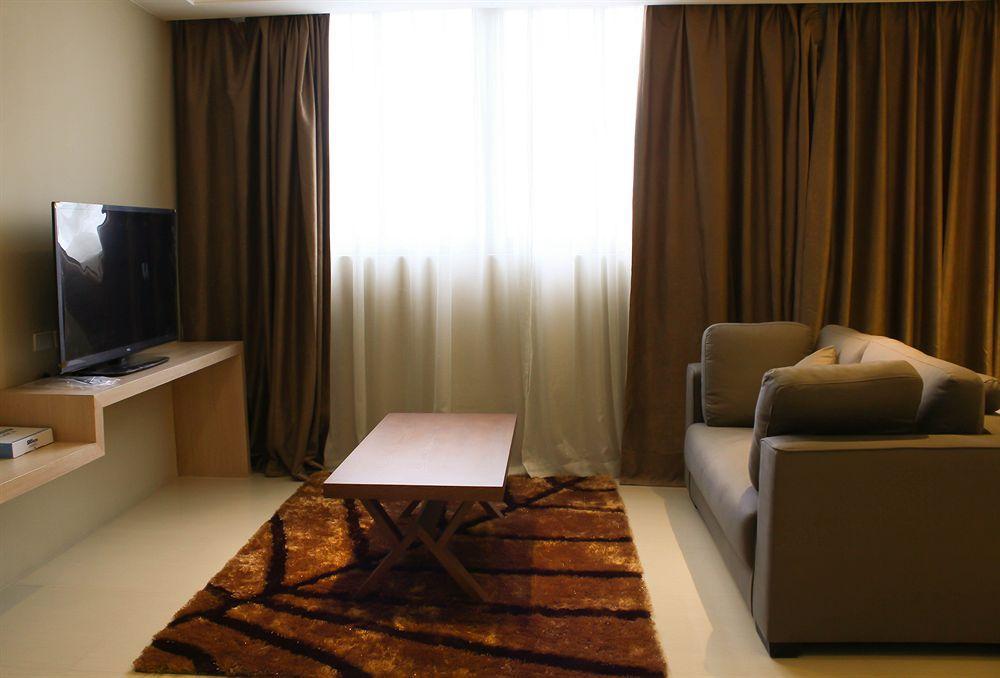 Dela Chambre Hotel Манила Екстериор снимка