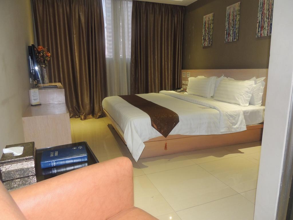 Dela Chambre Hotel Манила Екстериор снимка