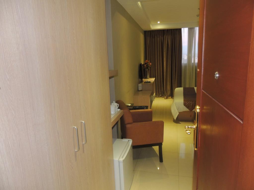Dela Chambre Hotel Манила Екстериор снимка